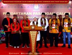 Usung Jargon Resik-Resik, Risma dan Gus Hans Mendaftar ke KPU Jatim