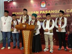 Diantar Gus Muhaimin, Paslon Luluk Lukman Daftar di KPU Jatim