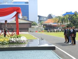 Polda Jatim Serahkan Walpri untuk Pengamanan Melekat Cagub-Cawagub dalam Pilkada Jatim 2024