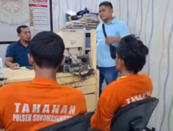 Warga dan Polisi Tangkap Pencuri Sembunyi di Comberan