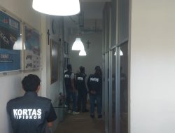 Diduga Rugikan Keuangan Negara Rp645 M, Kortas Tipidkor Polri Geledah Kantor Kontraktor di Surabaya